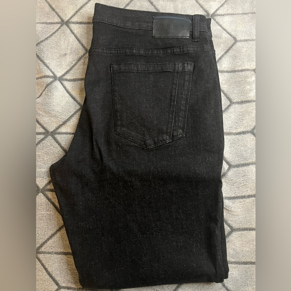 Perry Ellis Tapered Fit Slim Leg Jeans